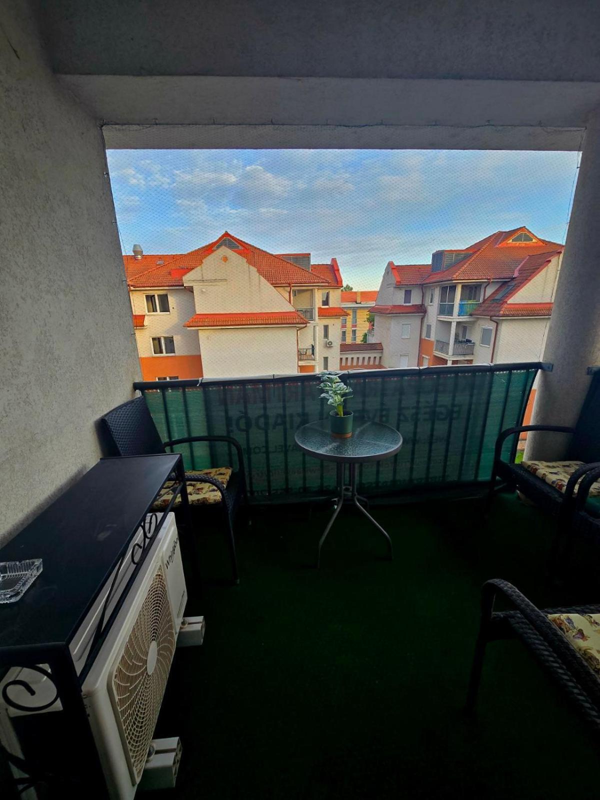 Kleopatra Apartman Hajdúszoboszló Exteriör bild
