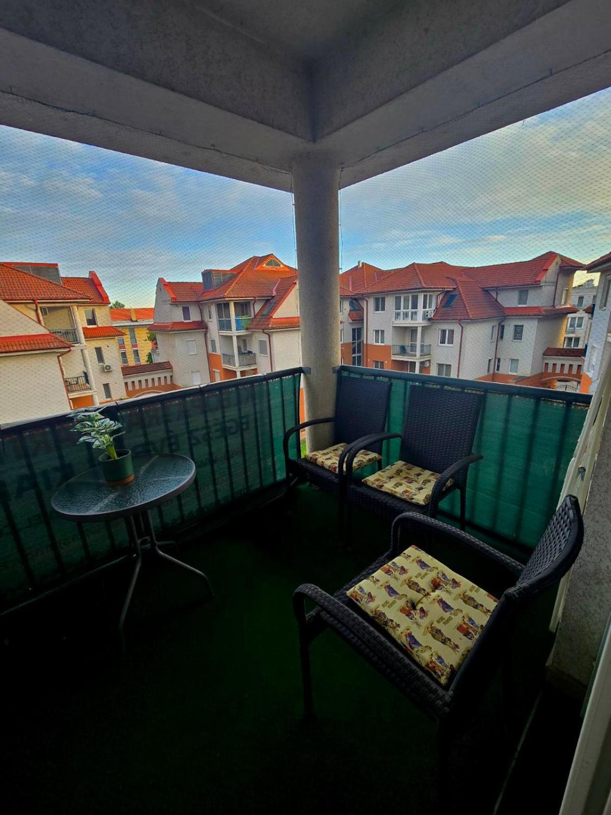 Kleopatra Apartman Hajdúszoboszló Exteriör bild